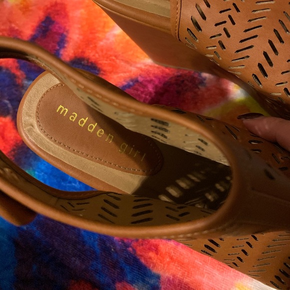 🍂Very gently worn Madden Girl wedges! - Picture 4 of 6